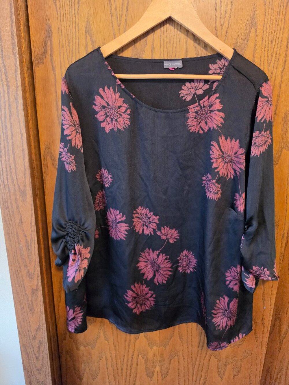 Vince Camuto Black Pink Floral Smocked Sleeve Blouse - EUC